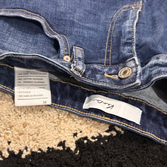 NWOT KanCan Blue Jean Shorts MEDIUM Flayed hem line Distressed - Picture 11 of 15